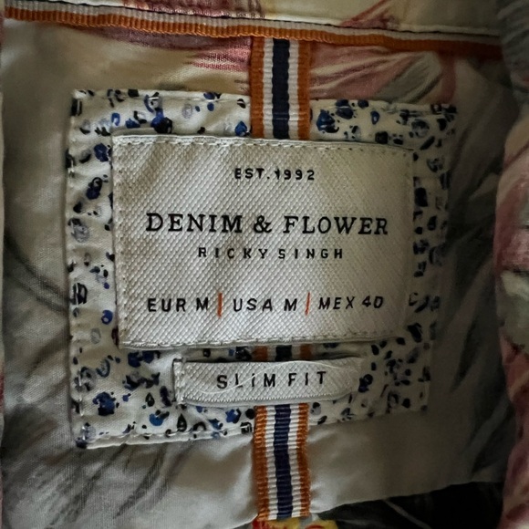 Denim and flower Hawaiian short sleeve size medium - Picture 2 of 2